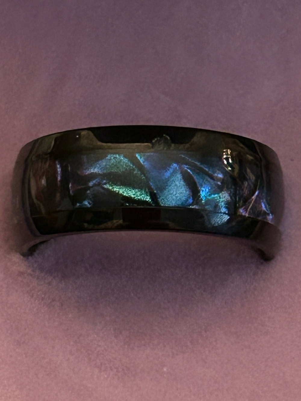 Unisex Black Band Ring with Iridescent Blue-Green Shell Inlay Smooth Finish NWT